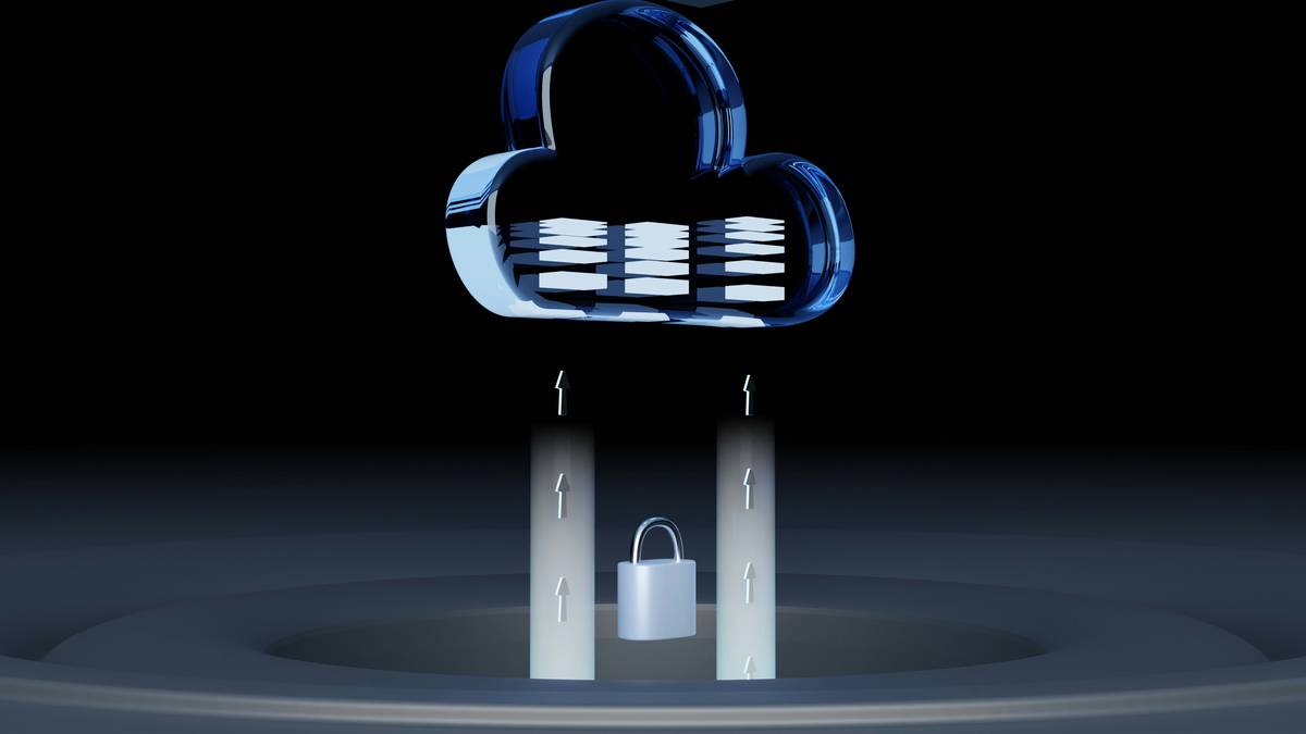 Comparison chart of cloud computing cloud storage security methods showing risk vs cost tradeoffs